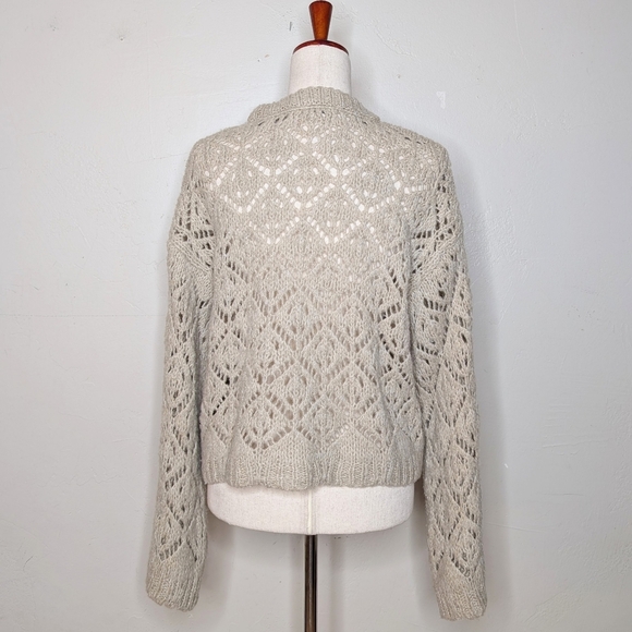 Zara Crew Neck Bell Sleeve Cropped Crocheted Knit Sweater Size Medium‎ - Picture 5 of 7